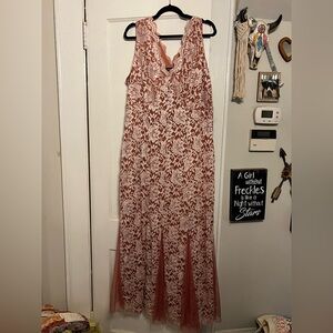 Elegant Lace Sleeveless Dress in Pink